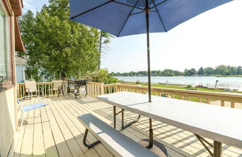 Airport Waterfront Cottage w transportation - Foto 11