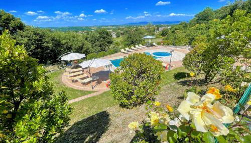 Pool, Jacuzzi and Events Room - Charming Villa in Umbria - Sleeps 24 - Lake View - Foto 1, Garden