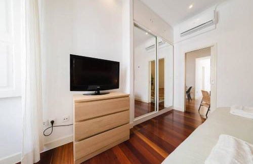 Chiado Gem Private Pool & Patio Retreat - Photo 15