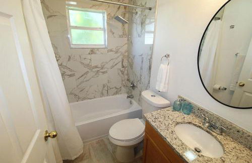 Lakefront Villa with private heated pool - Foto 27