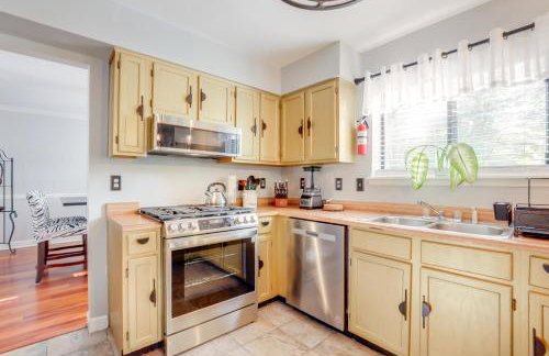 4 Mi to Stone Mountain Retreat with Office! - Foto 7