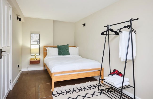 The Holland Park Crib - Classy 2bdr House - Photo 2