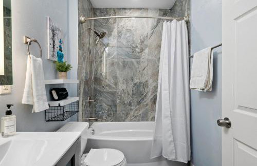 King Bed Suite With Free Parking, Step Free Access - Foto 20