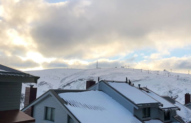 24 Hotham 3 Bedroom Renovated Apartment - Photo 17