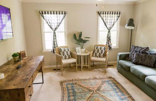 ~ The Cozy Farmhouse ~ | Sleeps 10+ | Farm Views - Foto 76