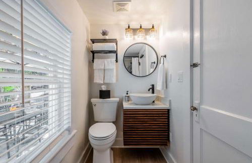 Sanctuary on 3rd - Walk to UF , Parking , Grill - Photo 55