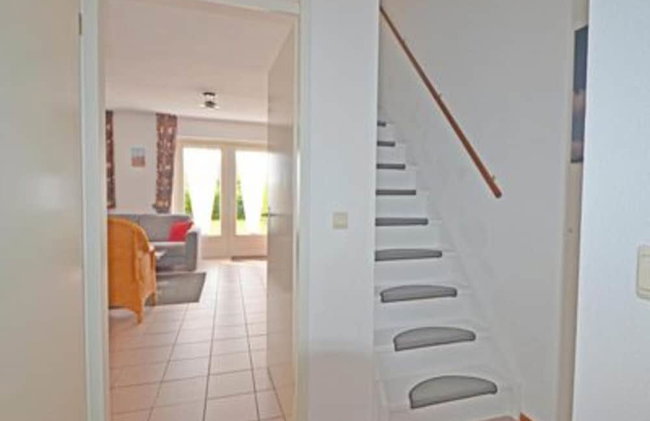 Cosy Bungalow Near the Beach - Photo 2