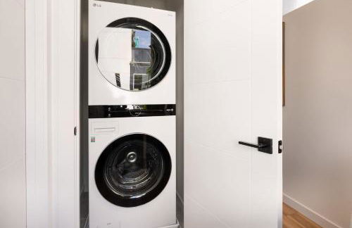 2022 Modern 3BR Tesla Charger City Views - Foto 33