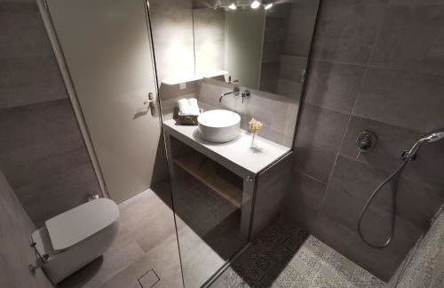 Helen's Minimal Studios & Apartments - Photo 32