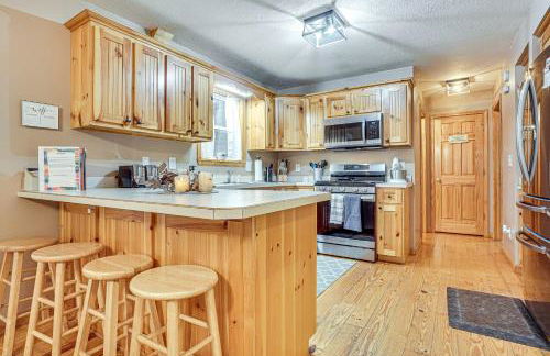 Spacious Home in Helen with Porch and Balcony! - Foto 7