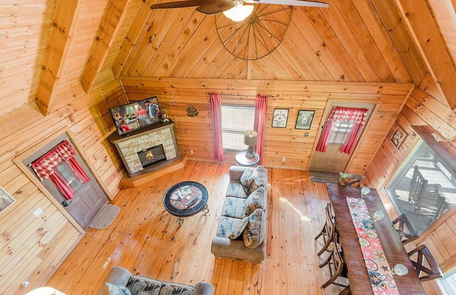 J Willy's Refuge 2 Bedroom Cabin by RedAwning - Photo 19