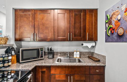 Bali Inspired home with Heated Pool, Sauna and Hot Tub! Close to Beach and Atlantic Ave - Photo 30