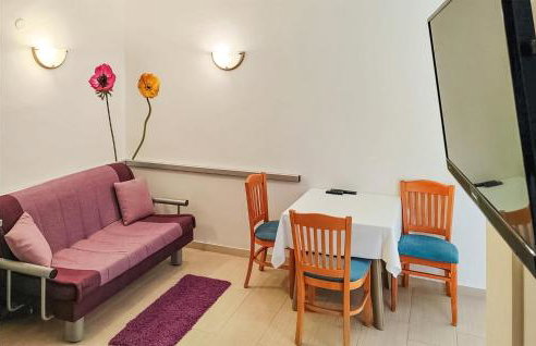 Awesome Apartment In Rtina With Kitchen - Foto 3