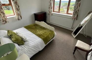 Staycation 3-bedroom home with panoramic views free off road parking - Foto 35