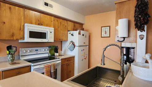 Golf course condo in Moab - Photo 5