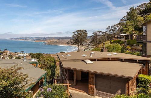 Small Home with Ocean View walk to Restaurants Brewery Shops Beach - Foto 1