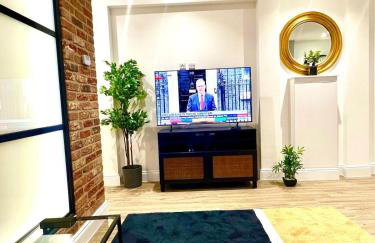 Brand New Apt - Beach Breeze Spacious 1-Bedroom Apartment with parking - sleeps 4 ppl- internet - Foto 39