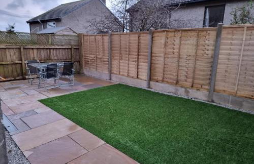 Large newly refurbished modern house, part sea views, south facing garden, parking - Photo 27