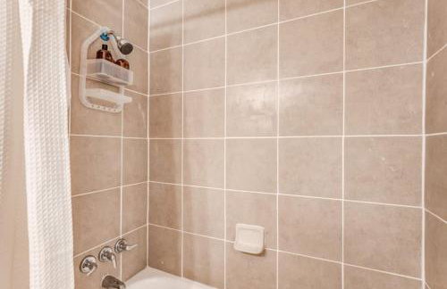 Near Parks & Shopping- Hickory Ridge Hideaway - Foto 14