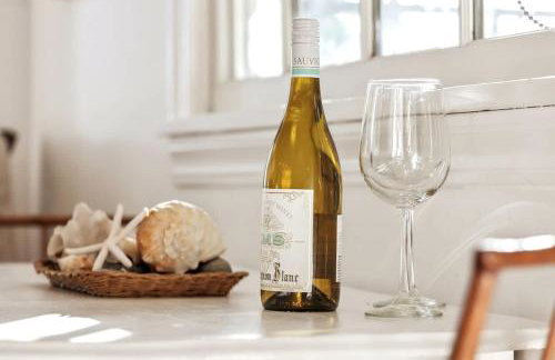 Charming Beach Cottage with Ocean Views & Sauna - Foto 5