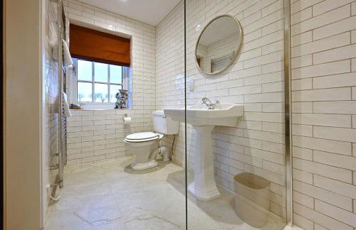 The Old Farmhouse - Photo 18