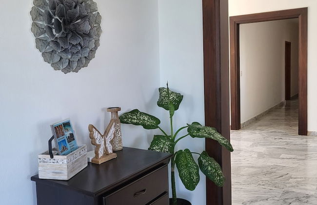 2 Minutes Walk to Beach Huge 3 bdrm Condo with Pool - Photo 2