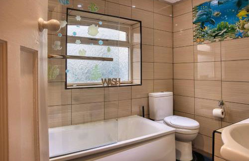 Modern 3BR Manchester Home Sleeps 7 Parking - Foto 19