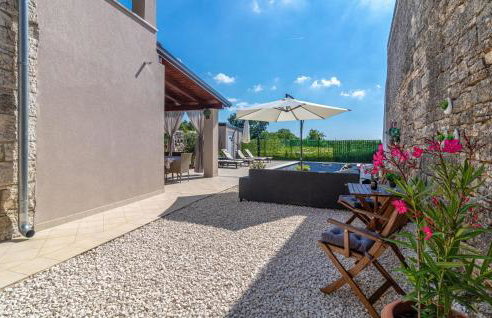 Gorgeous Home In Kresini With Wifi - Photo 8