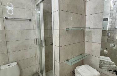 Apartament "Love Island" Jacuzzi SPA z dużą wanną z hydromasażem dla Dwojga - Foto 13