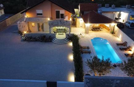 Holiday home Bevanda - Photo 18