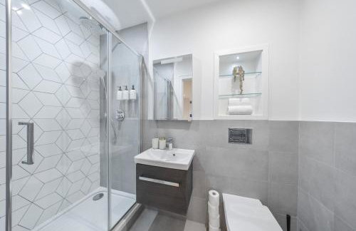 Modern & Cozy 2-Bedroom Apartment plus Parking, Gym, Cinema, Games Room, Workspace - Photo 8