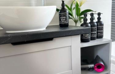 Hot Tube&Private Driveway&11 Guests Family&Contractors Bedford - Foto 4