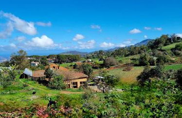 Nature Sanctuary, a semi-detached house on an ecological & sustainable farm - Foto 14