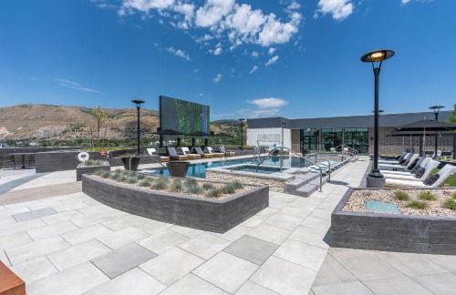 Outstanding Amenities-New Complex- Downtown Luxury - Foto 36