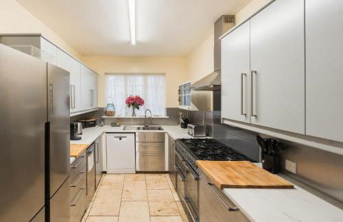 Ebrington Manor by Birch Stays - Photo 29