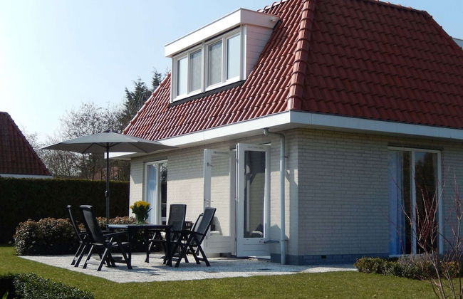 Detached House With Garden Near the Sea - Photo 1