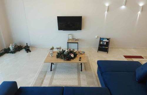 Amazing view with huge balcony - Photo 16