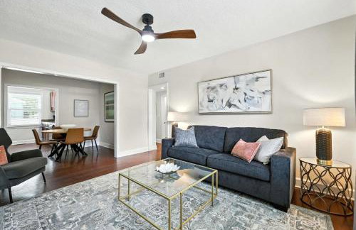 Sleek 2 BR Condo - 2 block from San Marco - Foto 1