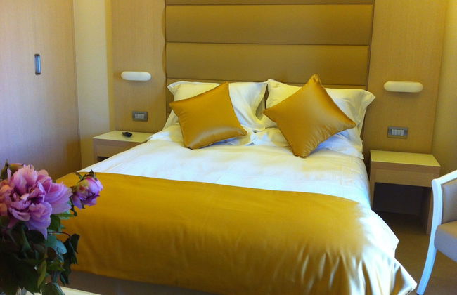 Augustana House - Photo 9