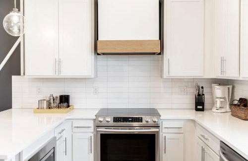 STAR Retreat Townhome with Garage 3 miles to Downtown - Foto 12