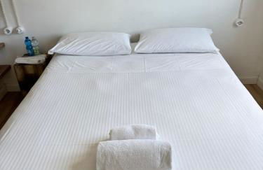 Bulldog Venice Apartment - Photo 10