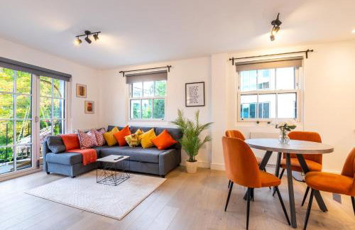 Stylish 2BR Apartment With Balcony Next To Station - Foto 2