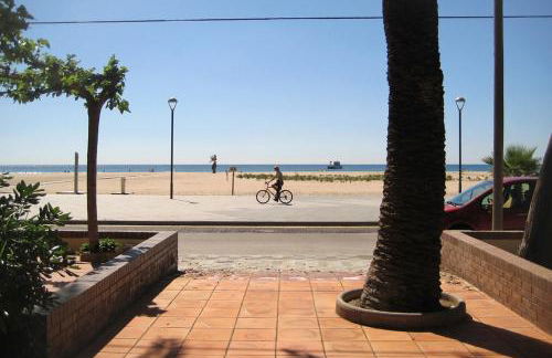 AT038 Vistas de la playa, primera línea con piscina - Foto 20