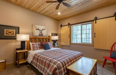 Uncle Chris Cabin by KABINO Air Conditioning Smart TVs Chefs Kitchen Spacious WiFi Grill Bills Island Reservoir Fishing - Foto 18