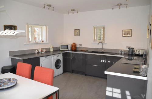 Luxury Old Stone Cottage, Beautifully Presented - Photo 11