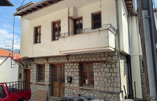 Το σπίτι της πλατείας - Photo 4