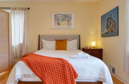 PoolHot Tub Firepit Near Hikes Shops Dining Cragswood Lodge by AvantStay - Foto 45