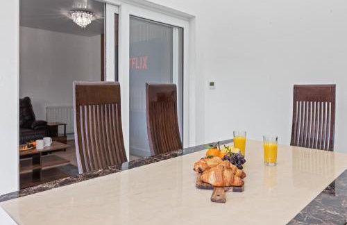 Spacious & Budget 4B Home w en-suites - Foto 64