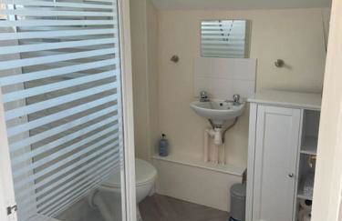 The Bedsit - Photo 3