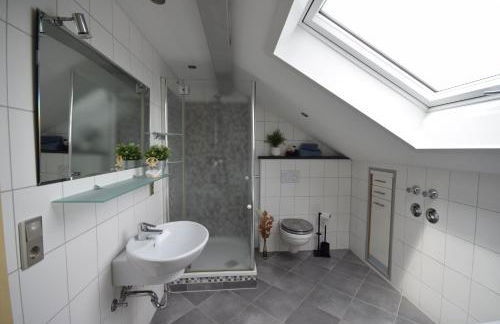 Bimax Neu renovierte, gemütl. 4 Zimmer Dachwohnung - Foto 13